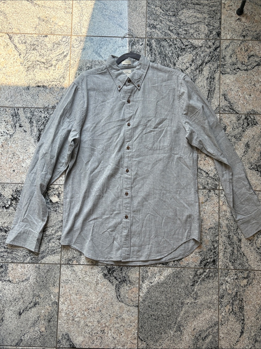 Men's Light Gray Button-Up Shirt - Classic Casual Style